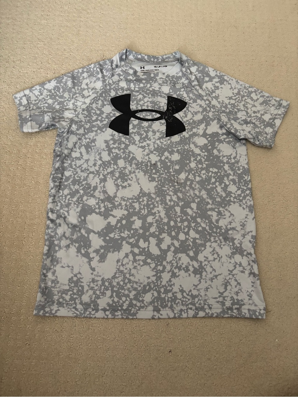 Under Armour Youth Boy’s UA Gray & White Splash-Print Performance Tee Black Logo